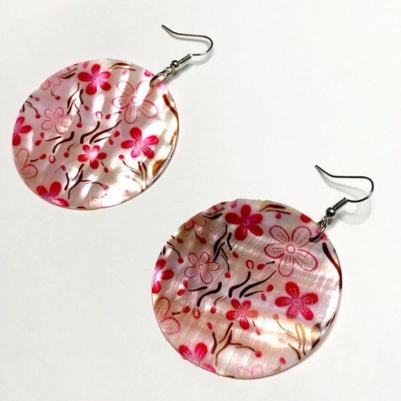 ⭐️HOST PICK⭐️ Pika Mother of Pearl Shell Pink Flower Dangle Earrings - Picture 1 of 5